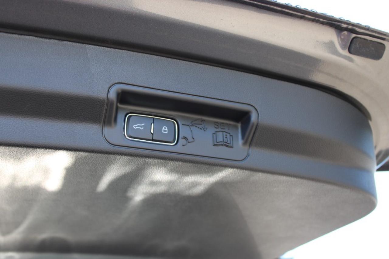 2025 Ford Explorer ST-Line Photo