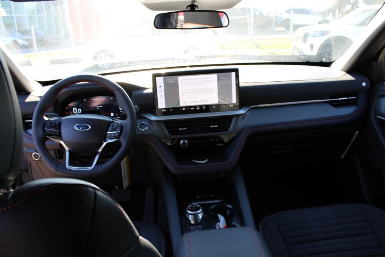 2025 Ford Explorer ST-Line Photo