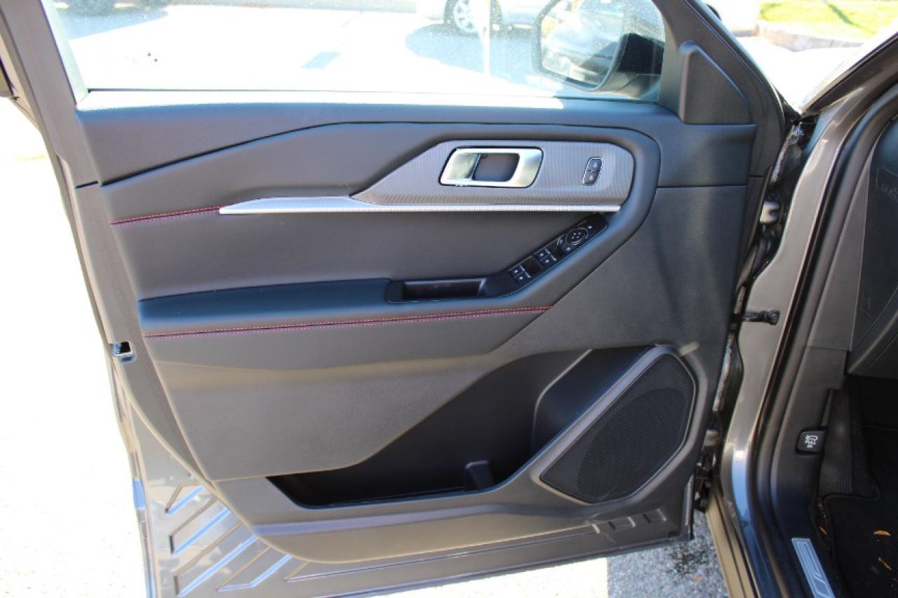 2025 Ford Explorer ST-Line Photo