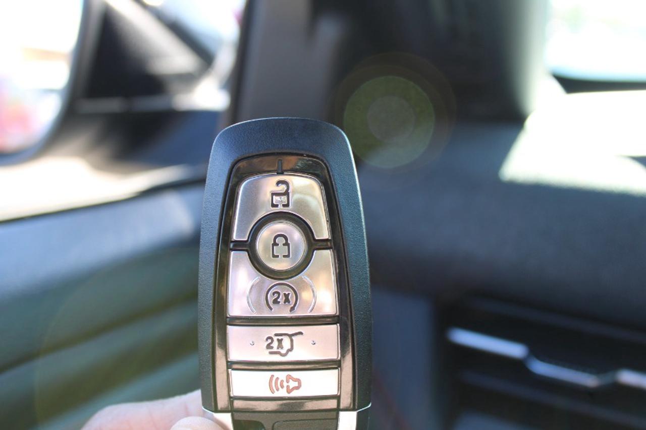 2025 Ford Explorer ST-Line Photo