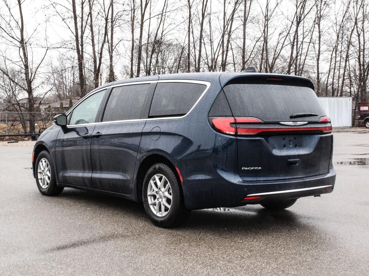 2024 Chrysler Pacifica TOURING-L FWD Photo