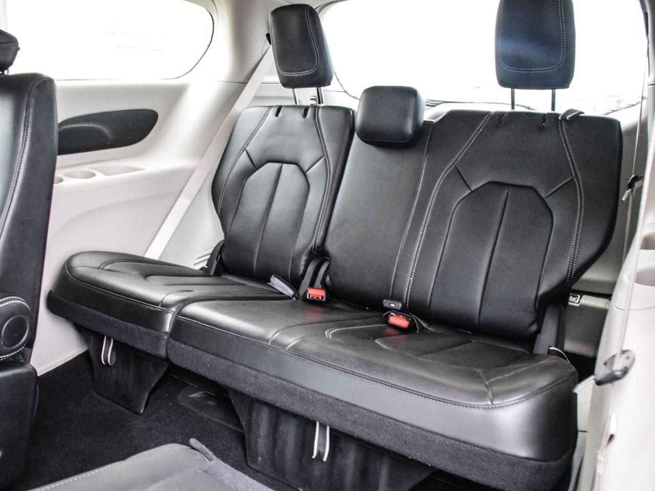 2024 Chrysler Pacifica TOURING-L FWD Photo