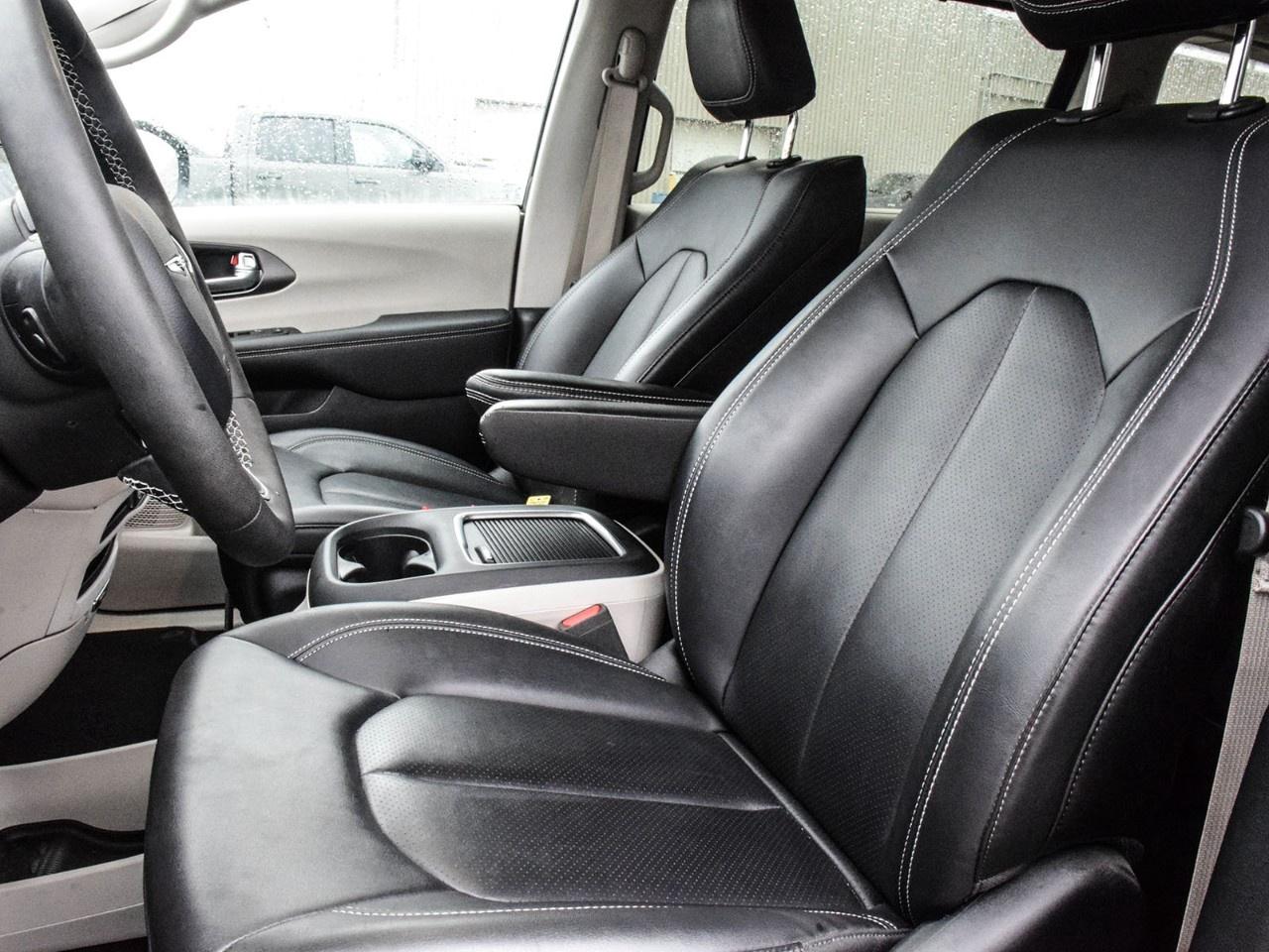 2024 Chrysler Pacifica TOURING-L FWD Photo