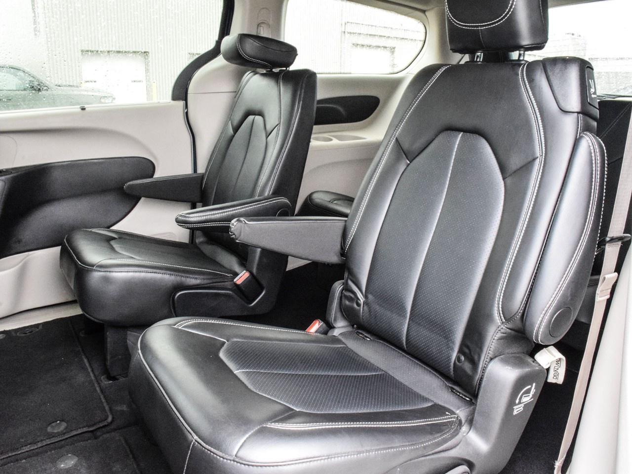 2024 Chrysler Pacifica TOURING-L FWD Photo