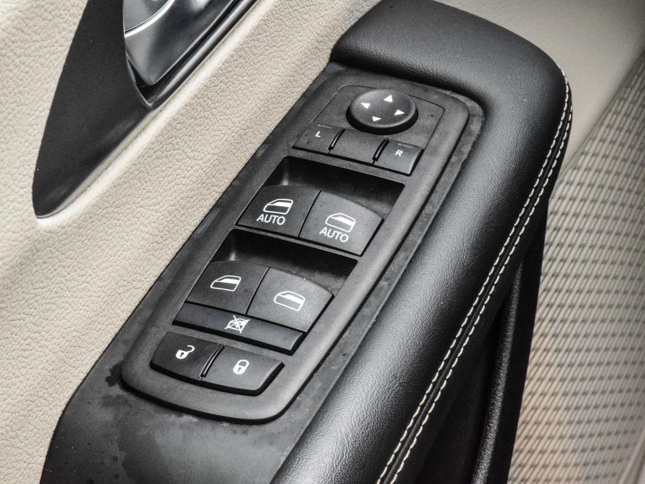 2024 Chrysler Pacifica TOURING-L FWD Photo