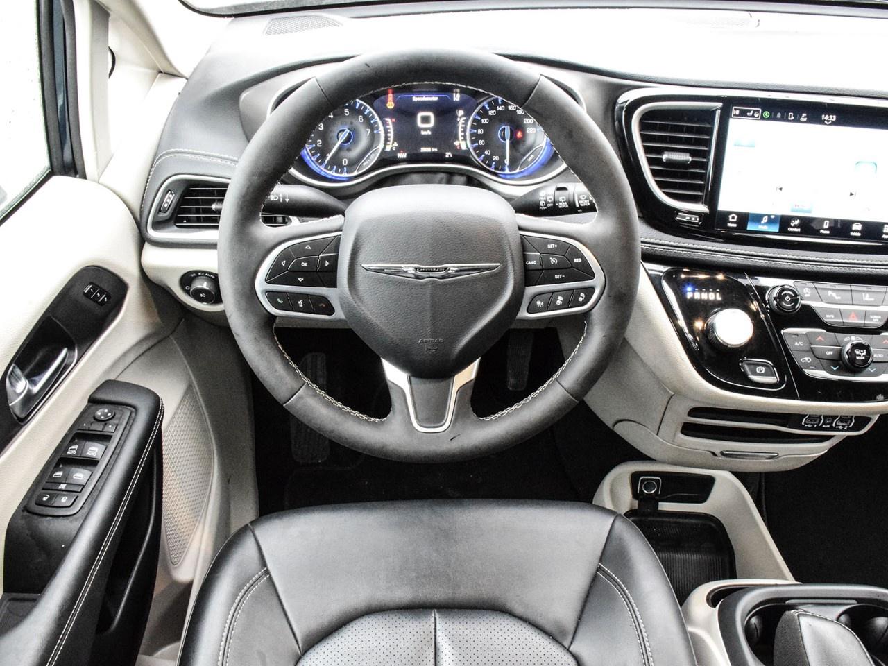 2024 Chrysler Pacifica TOURING-L FWD Photo