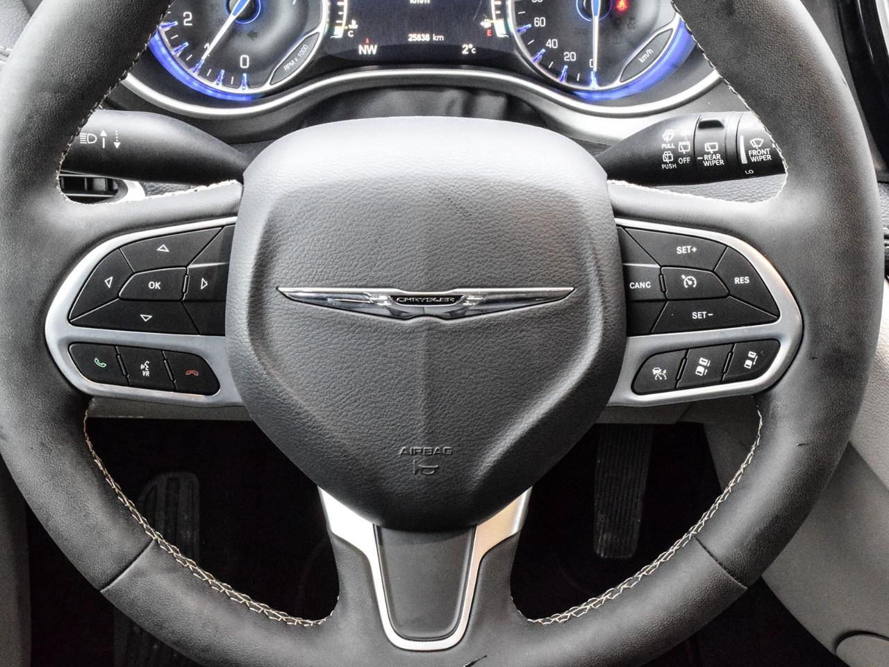 2024 Chrysler Pacifica TOURING-L FWD Photo