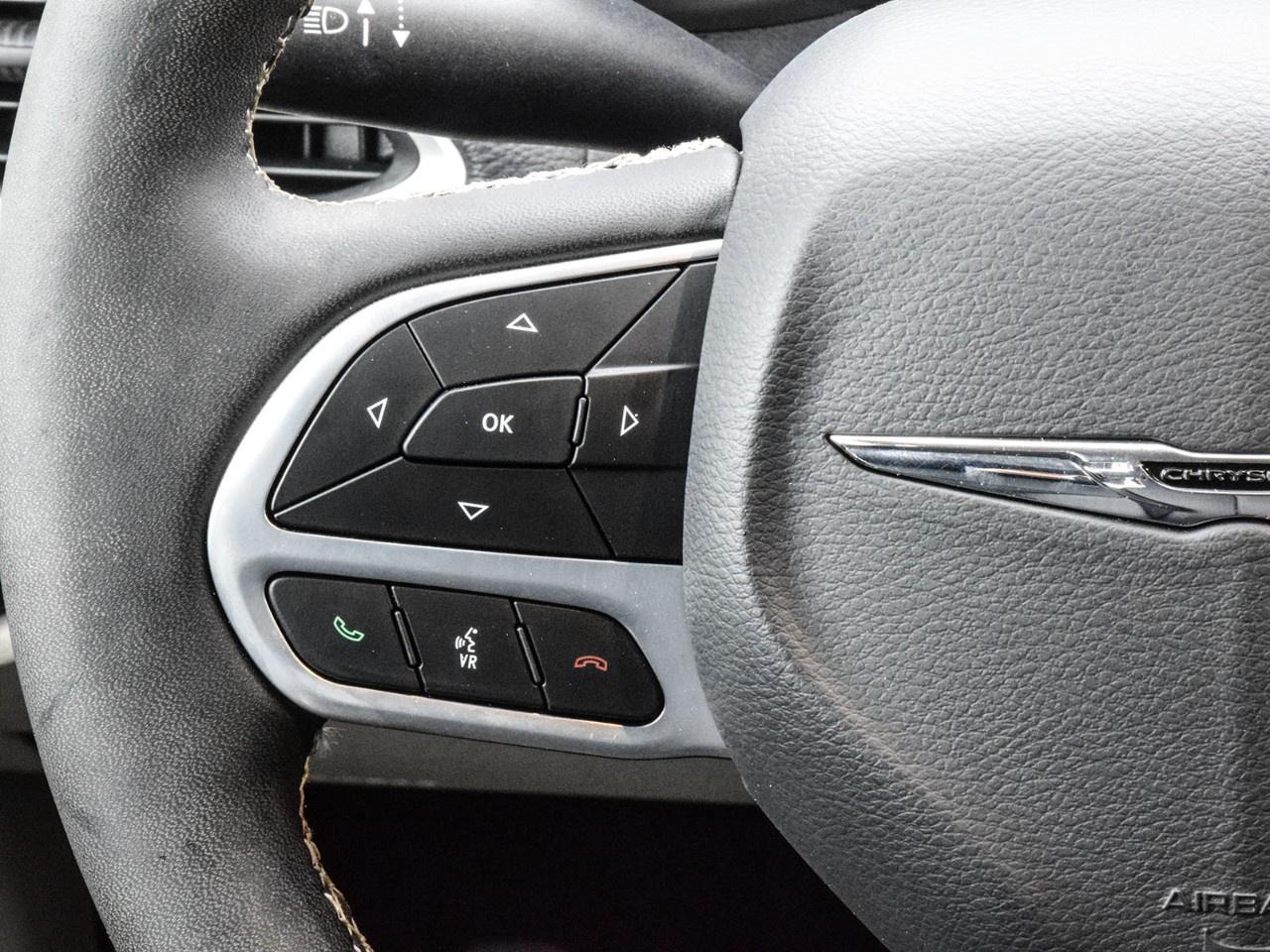 2024 Chrysler Pacifica TOURING-L FWD Photo