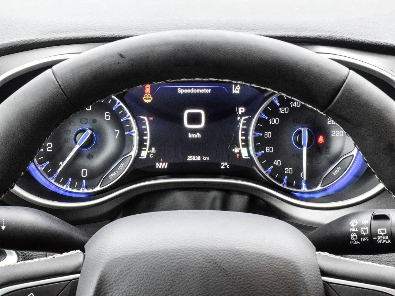 2024 Chrysler Pacifica TOURING-L FWD Photo