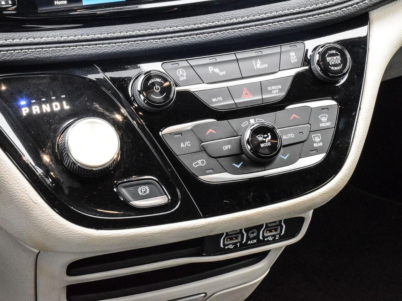 2024 Chrysler Pacifica TOURING-L FWD Photo