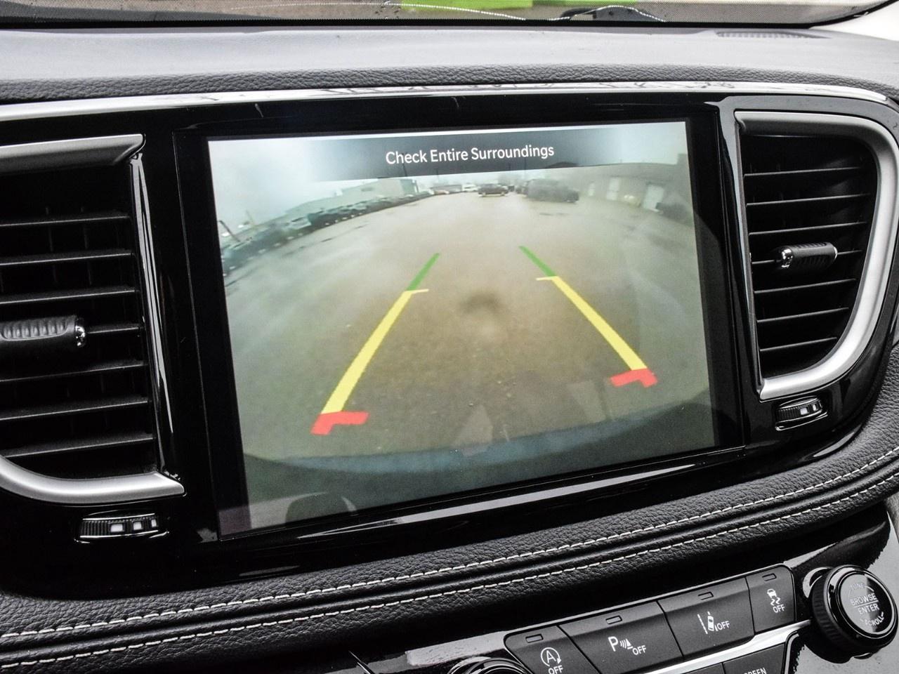 2024 Chrysler Pacifica TOURING-L FWD Photo