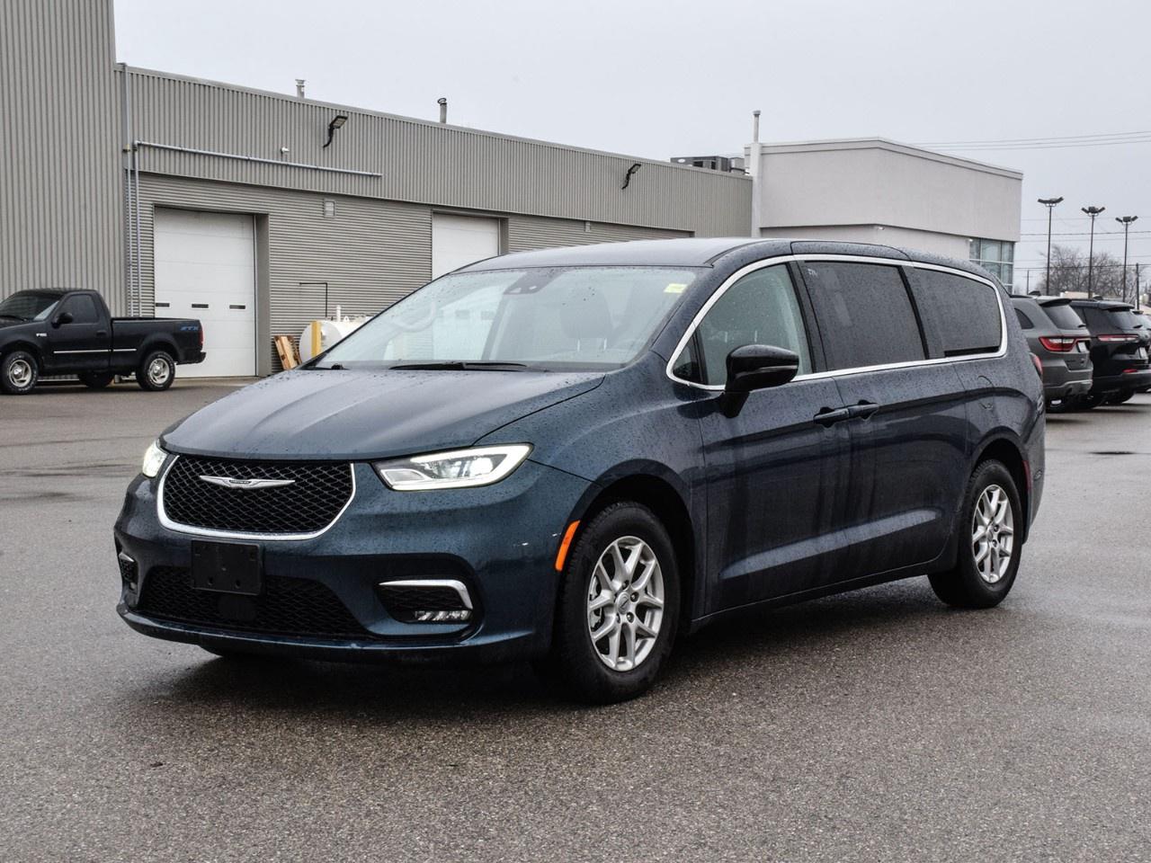 2024 Chrysler Pacifica TOURING-L FWD Photo