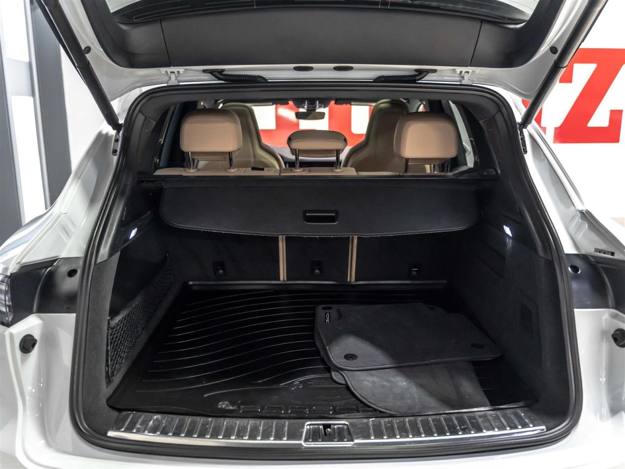 2023 Porsche Cayenne PREMIUM PLUS|BOSE|HEADS-UP|ADAPT CRUISE|360CAM|SPORT SEATS Photo