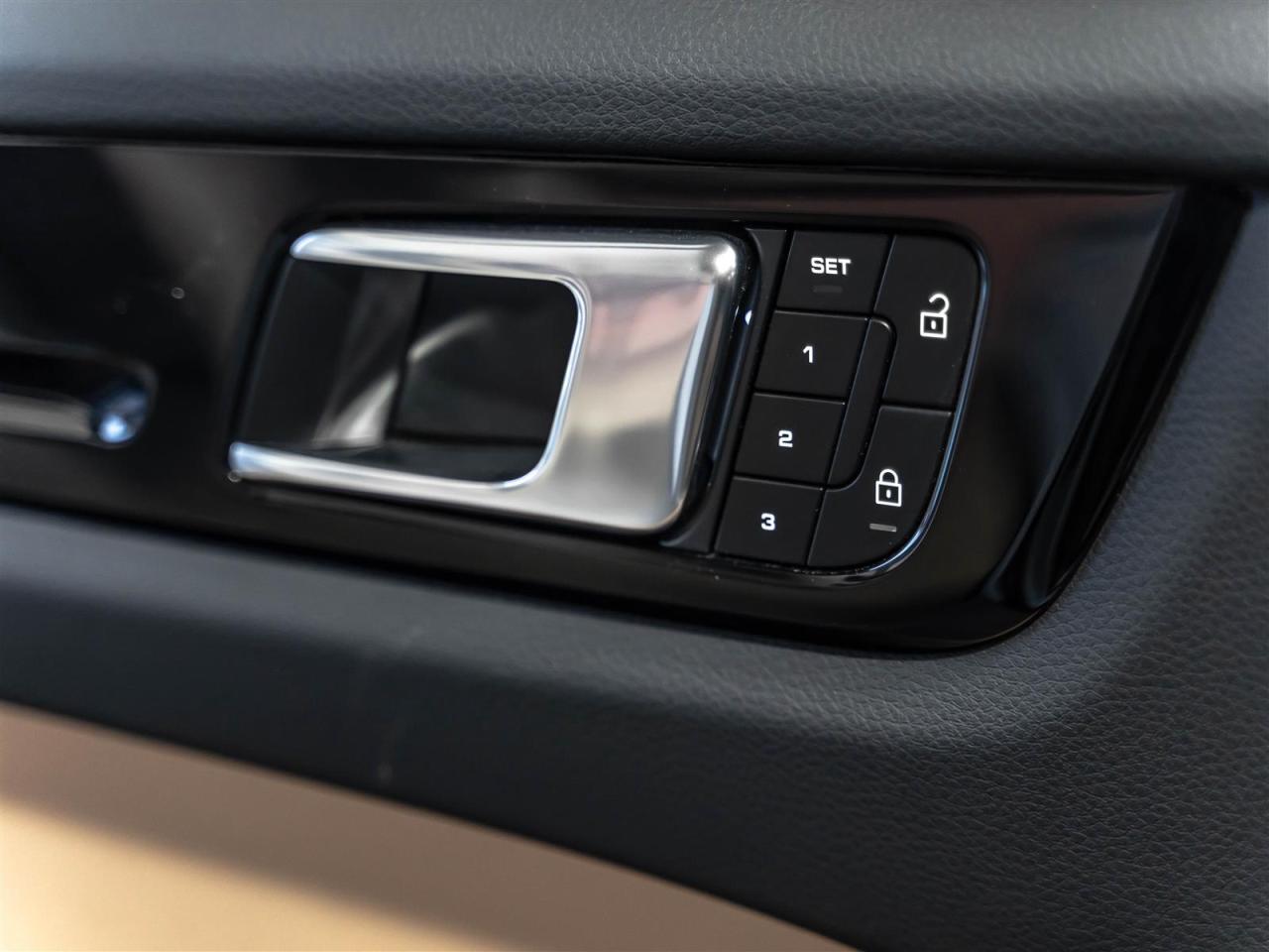 2023 Porsche Cayenne PREMIUM PLUS|BOSE|HEADS-UP|ADAPT CRUISE|360CAM|SPORT SEATS Photo