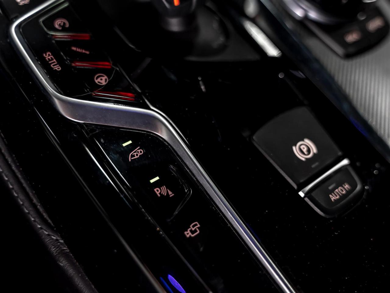 2018 BMW M5 CARBON EXTERIOR|B&W SOUND|MASSAGE|M CARBON STEERING WHEEL Photo