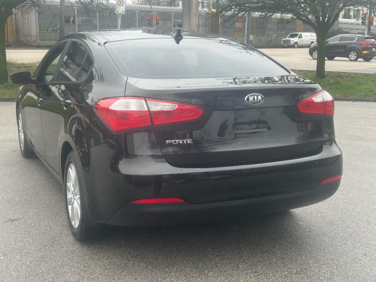 2016 Kia Forte LX - Photo #3