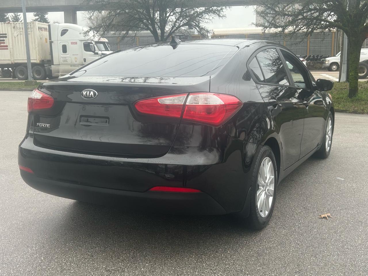 2016 Kia Forte LX - Photo #6