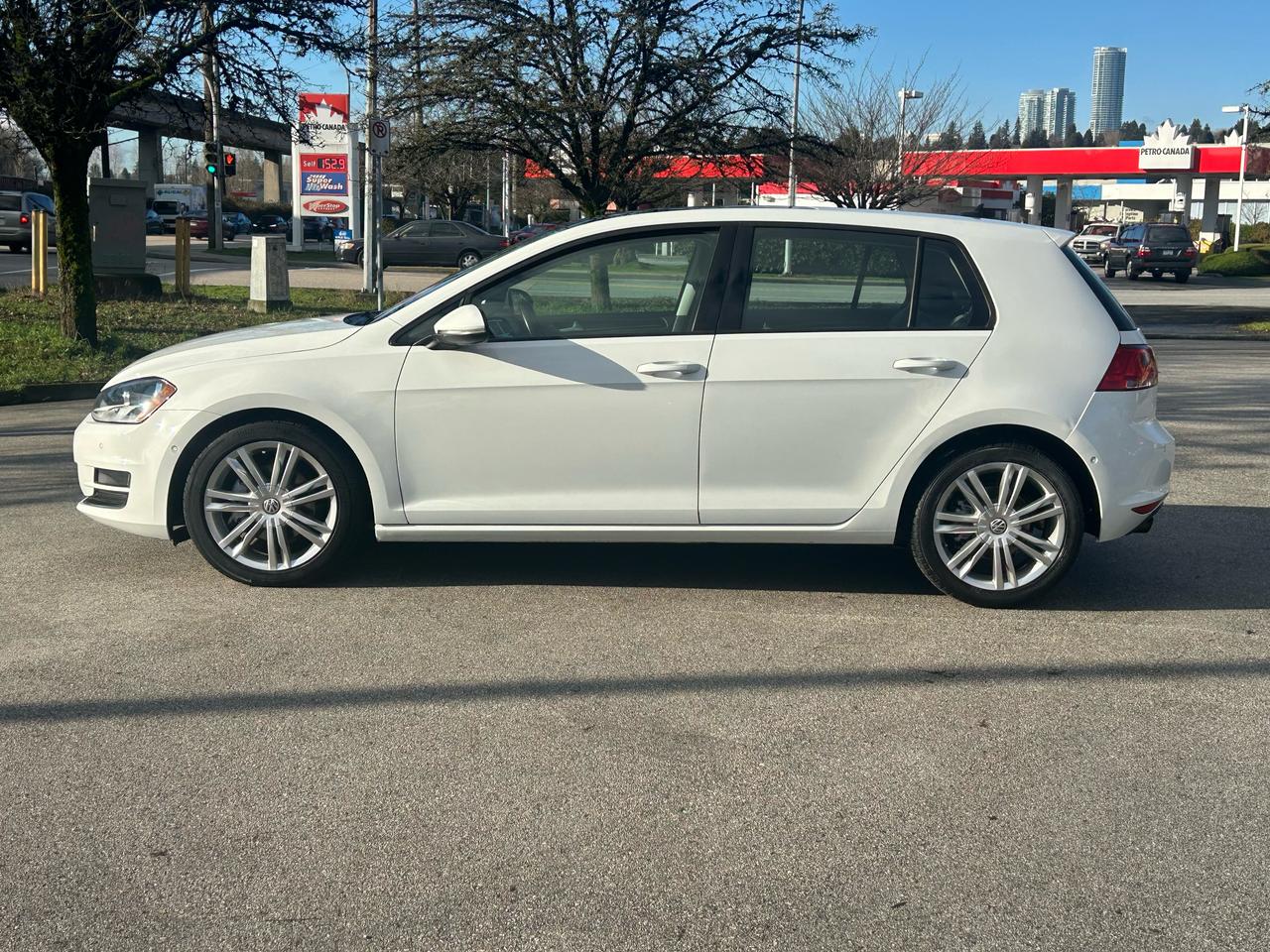 2016 Volkswagen Golf Highline - Photo #2