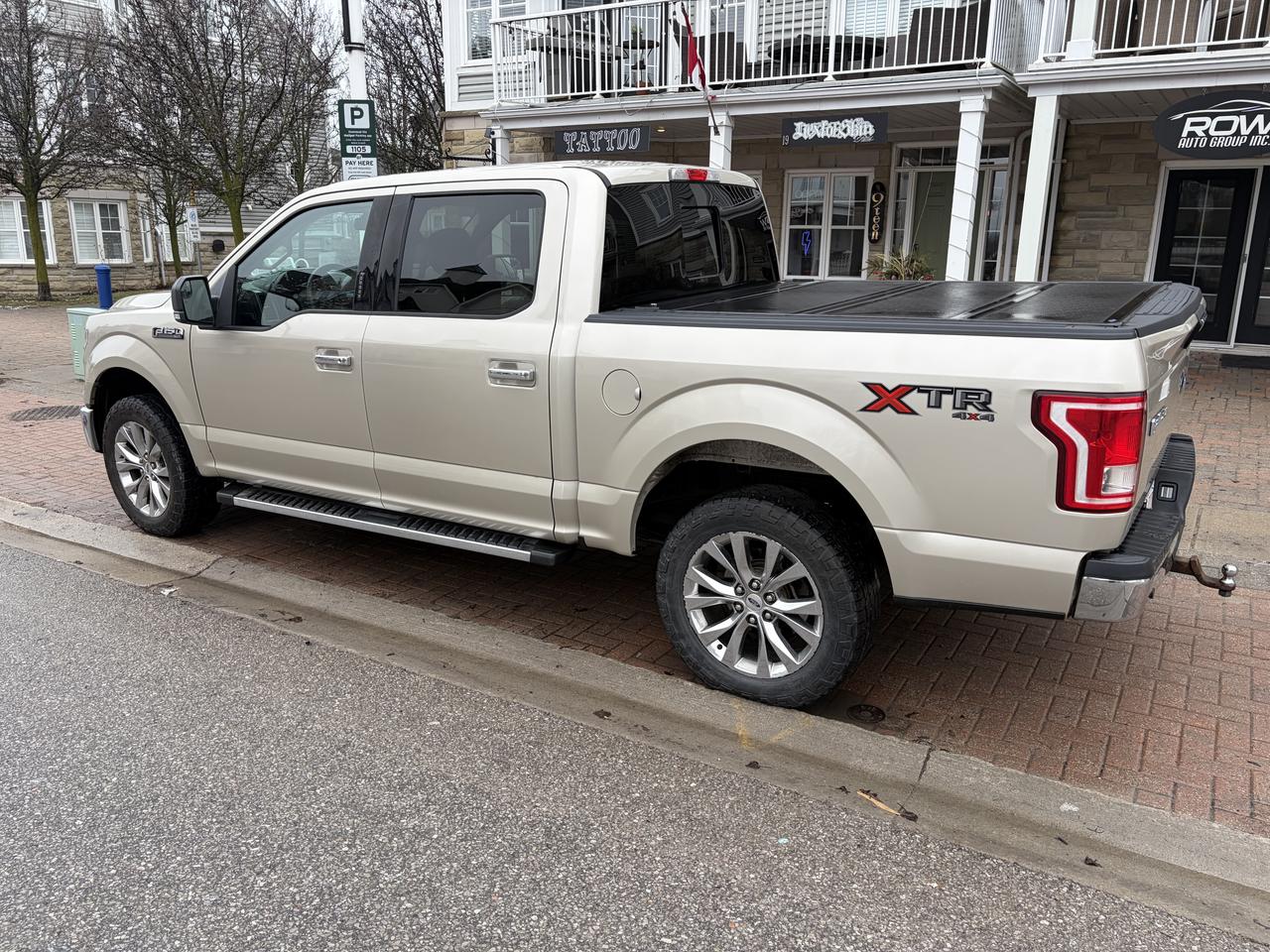 2017 Ford F-150 XLT Photo2