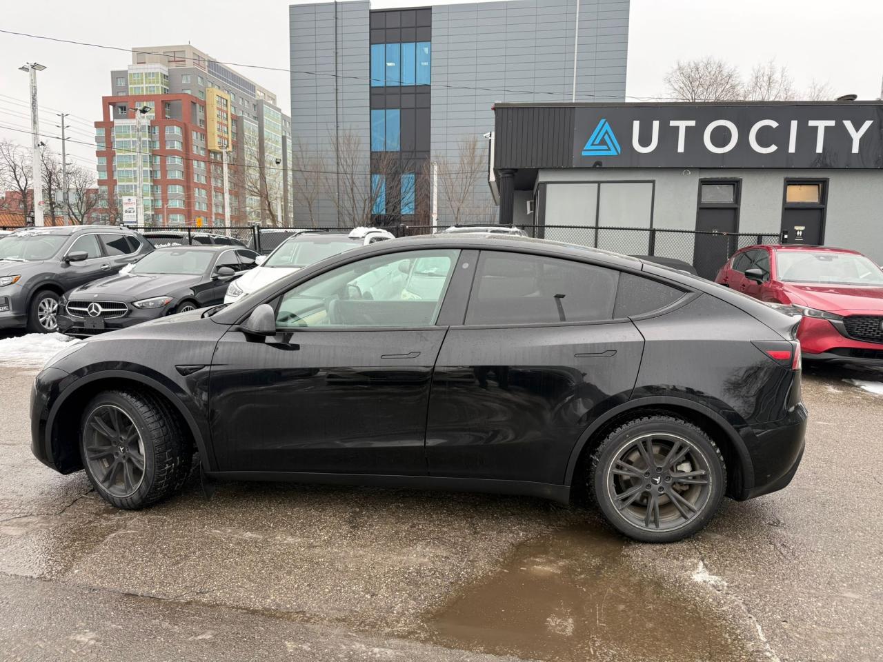 2021 Tesla Model Y LONG RANGE AWD | THIRD ROW | CLEAN CARFAX | Photo3