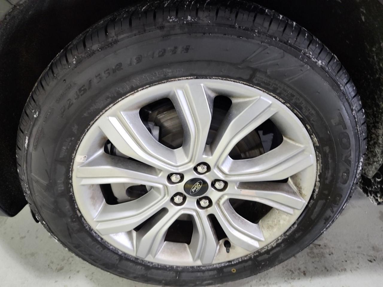 2024 Ford Edge Titanium Photo