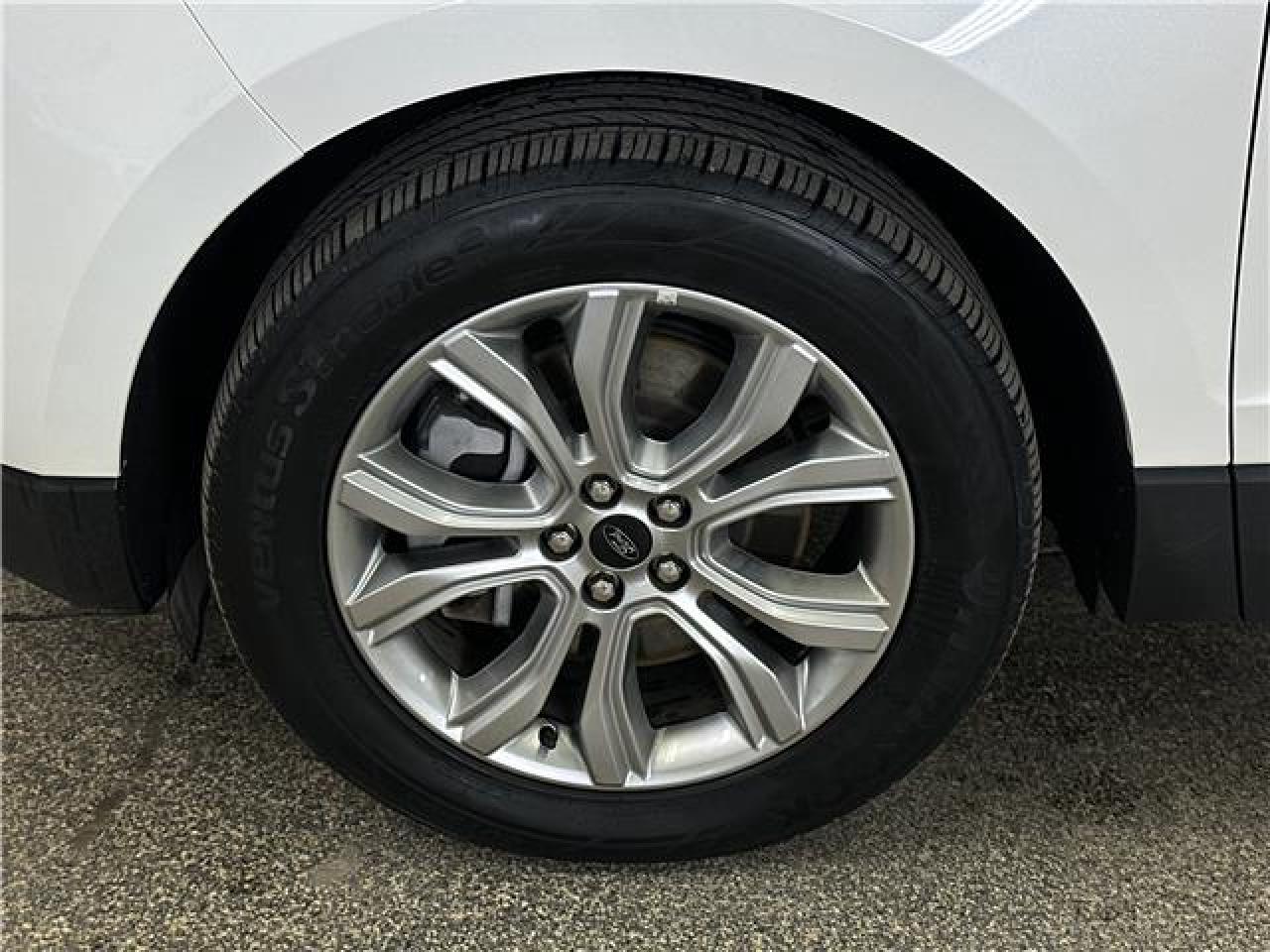 2024 Ford Edge Titanium Photo