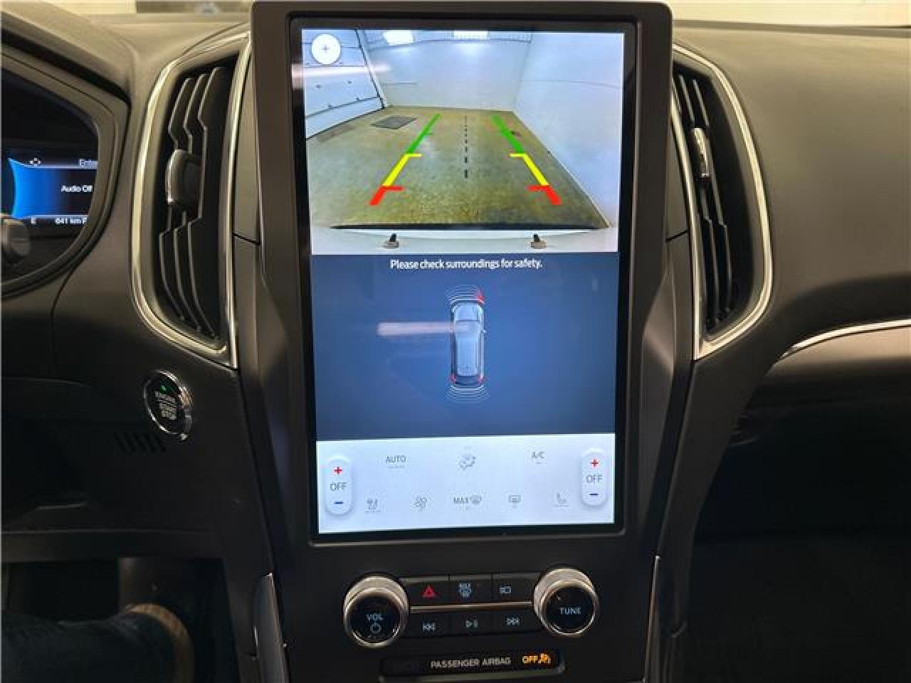 2024 Ford Edge Titanium Photo