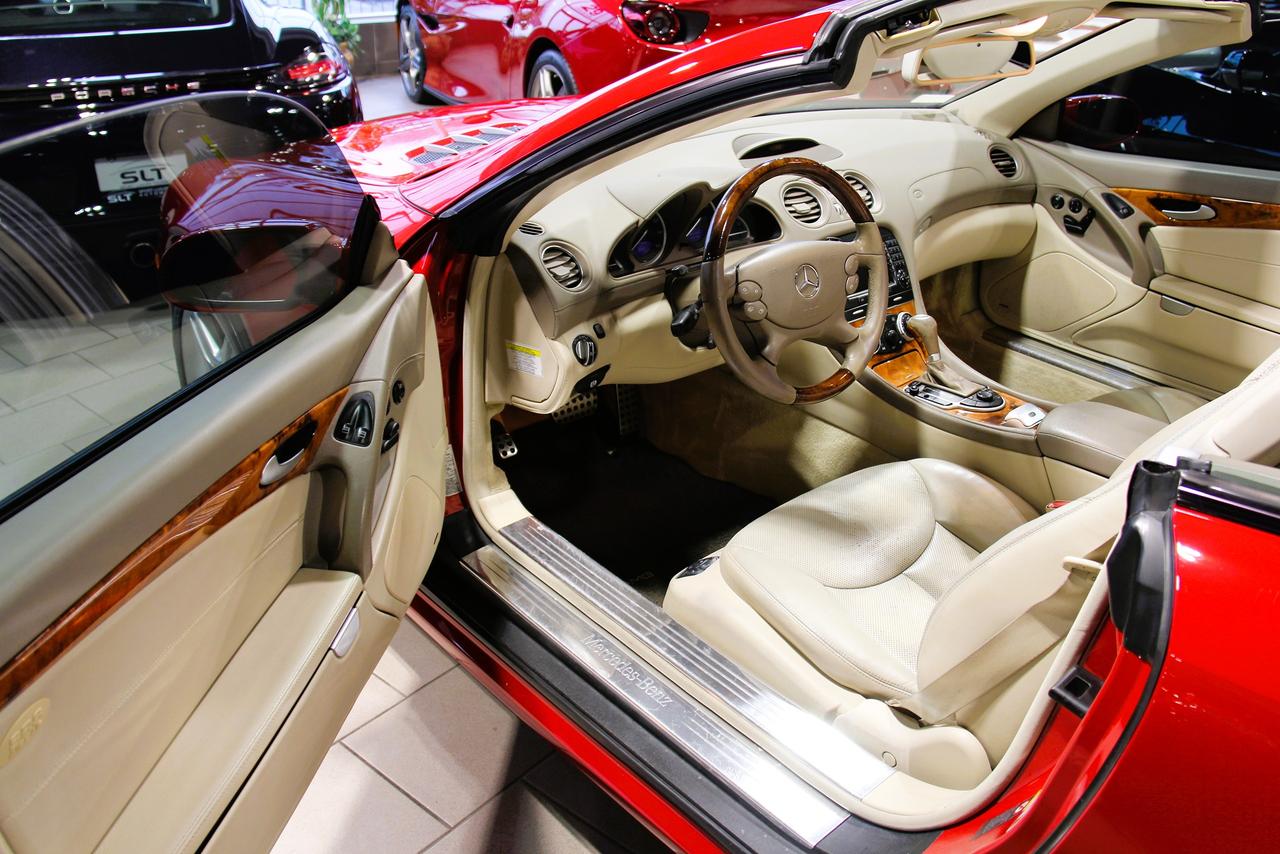 2008 Mercedes-Benz SL-Class 5.5L V8 SL CONVERTBLE WITH GLASS PANO ROOF Photo