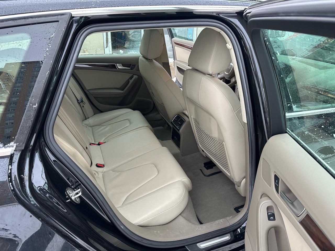 2010 Audi A4 4dr Wgn Auto quattro 2.0T Premium Photo