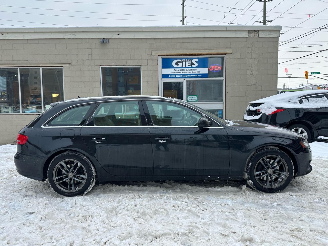 2010 Audi A4 4dr Wgn Auto quattro 2.0T Premium Photo