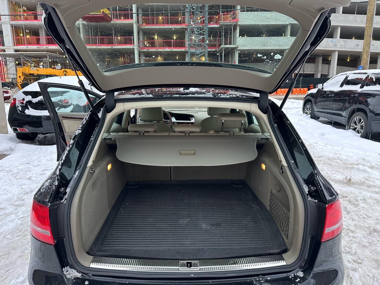 2010 Audi A4 4dr Wgn Auto quattro 2.0T Premium Photo