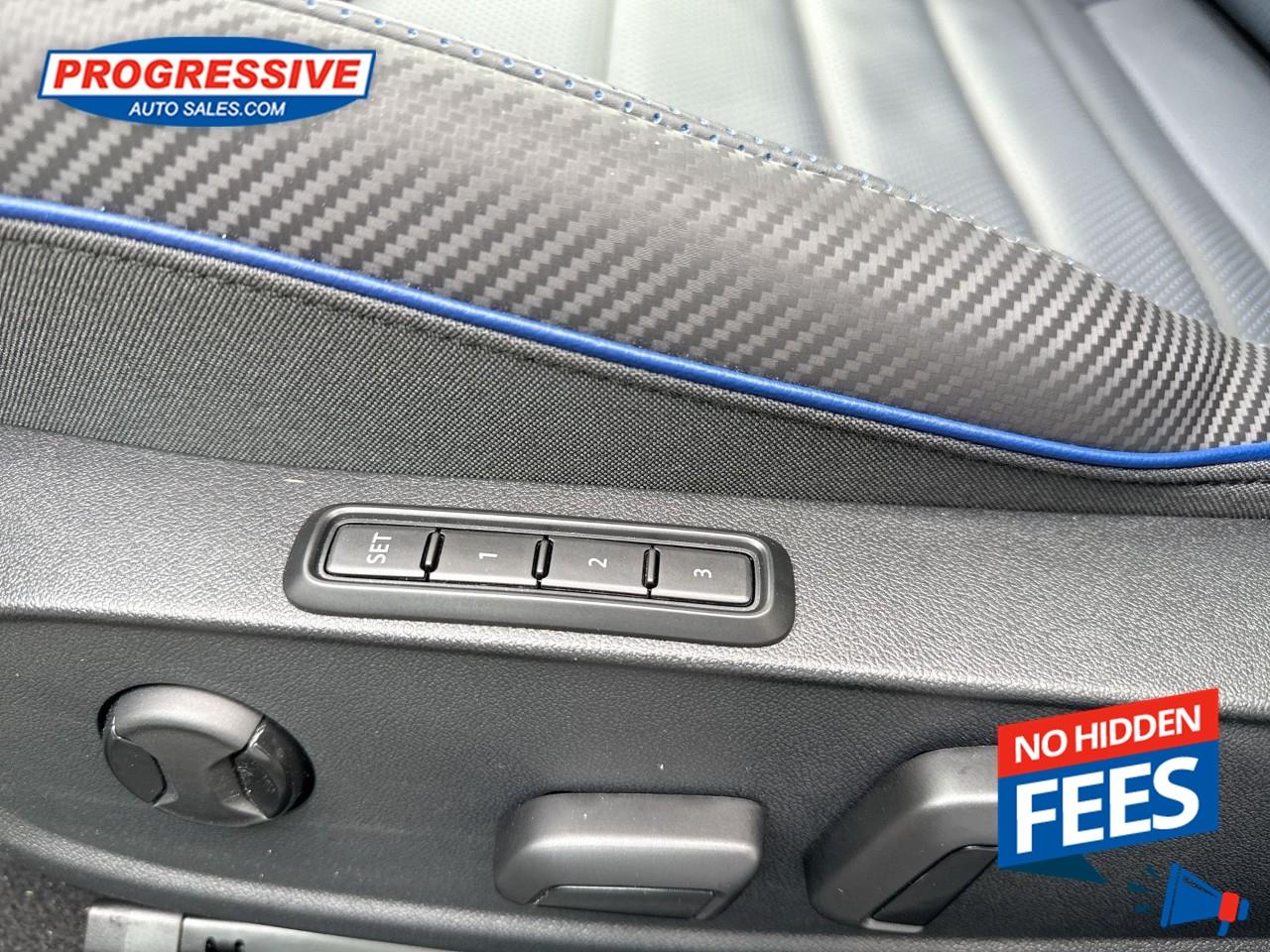 2025 Volkswagen Golf R Black Edition Photo