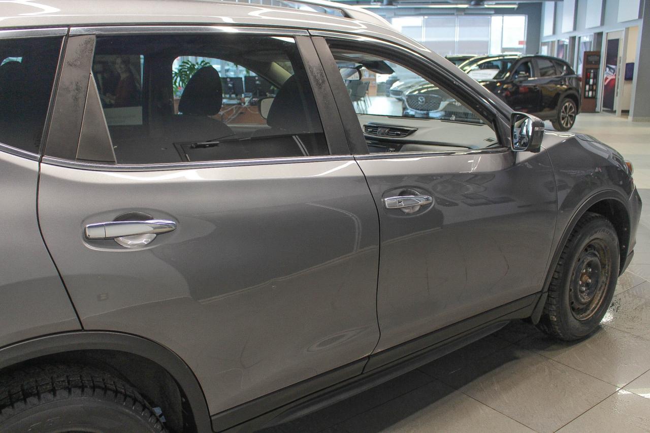 2019 Nissan Rogue SV HEATED SEATS/STEERING WHEEL - NAVIGATION - CD PLAYER Photo4