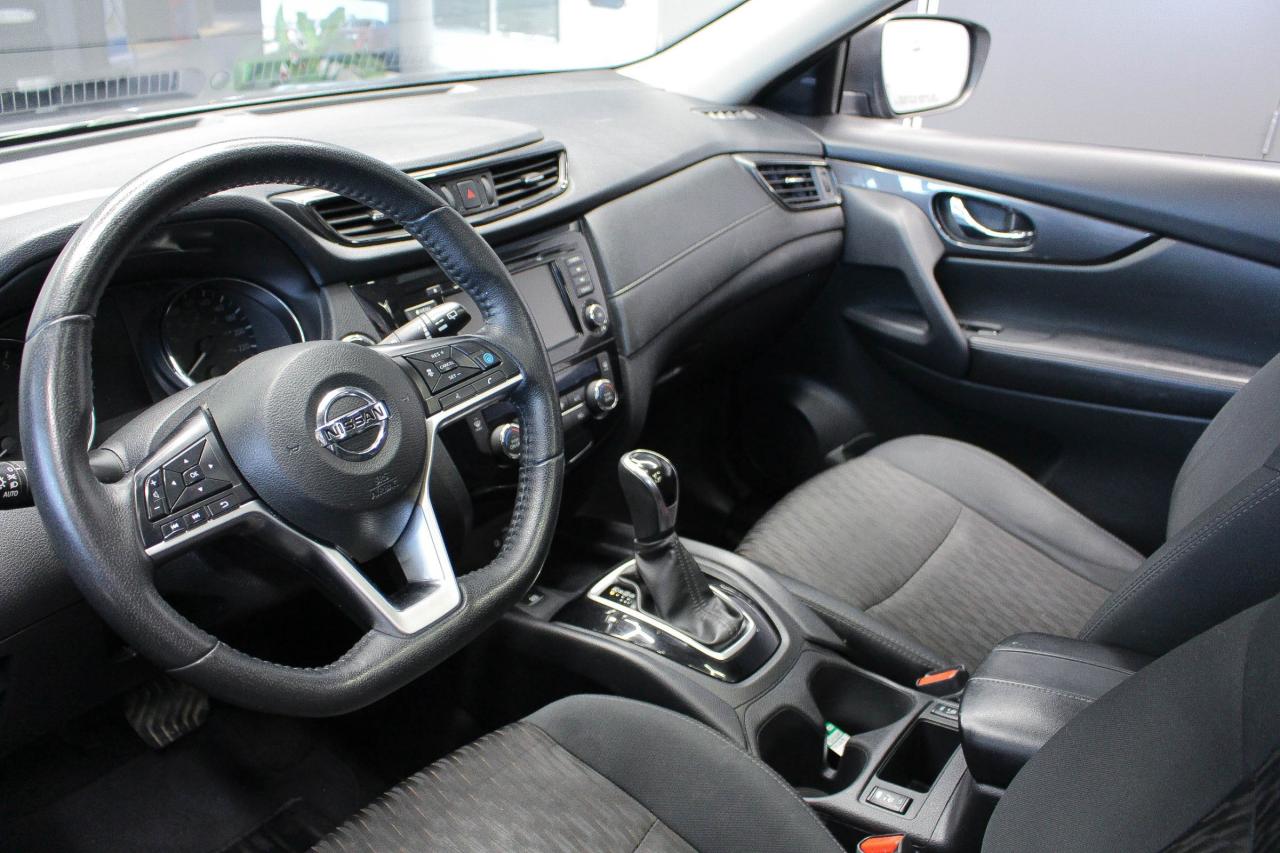 2019 Nissan Rogue SV HEATED SEATS/STEERING WHEEL - NAVIGATION - CD PLAYER Photo