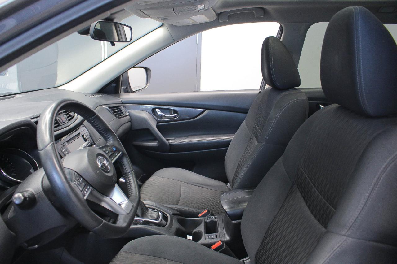 2019 Nissan Rogue SV HEATED SEATS/STEERING WHEEL - NAVIGATION - CD PLAYER Photo