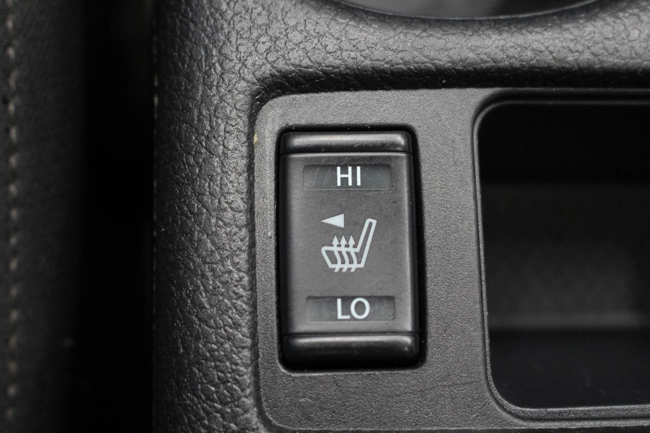 2019 Nissan Rogue SV HEATED SEATS/STEERING WHEEL - NAVIGATION - CD PLAYER Photo