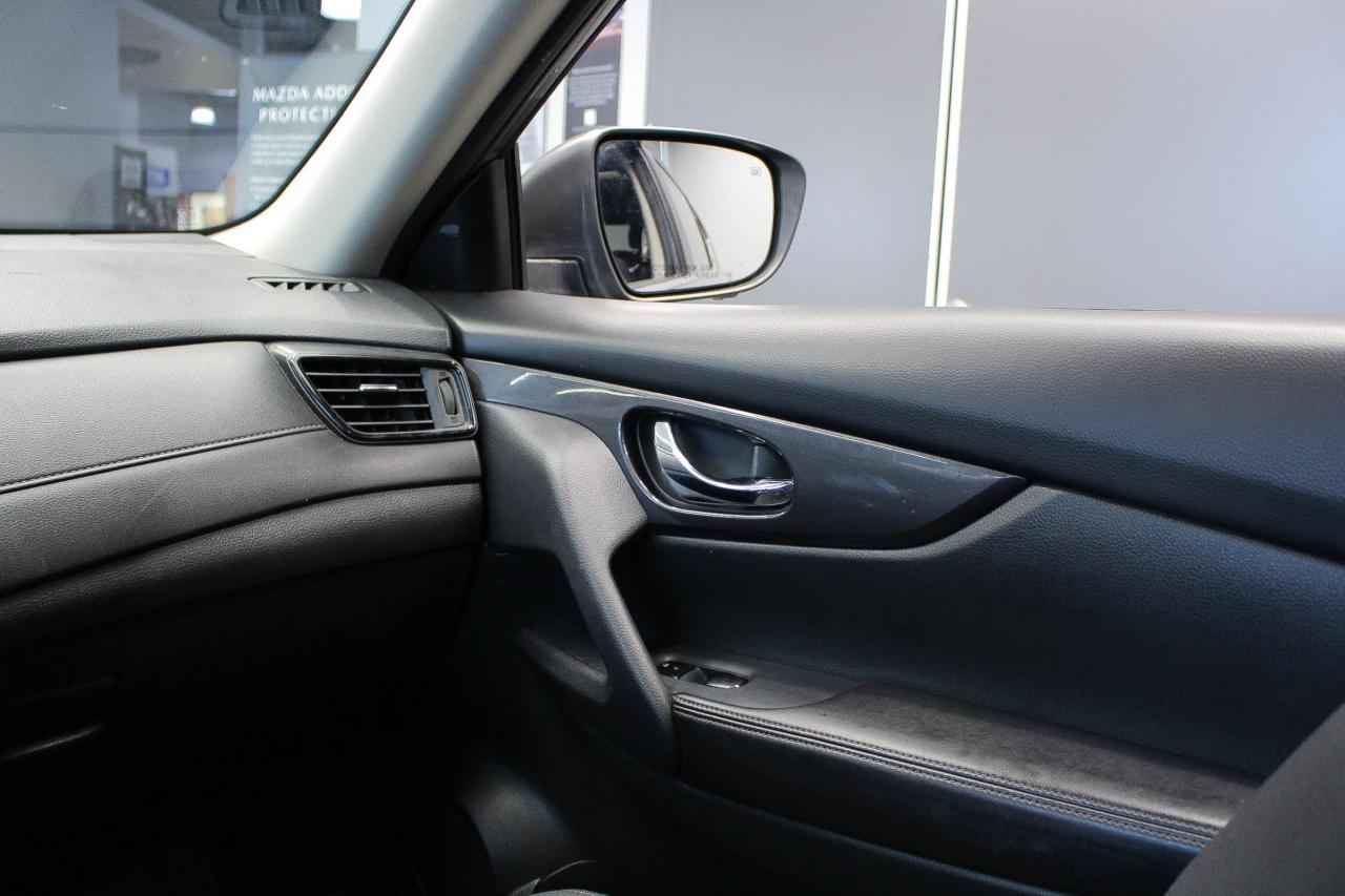 2019 Nissan Rogue SV HEATED SEATS/STEERING WHEEL - NAVIGATION - CD PLAYER Photo