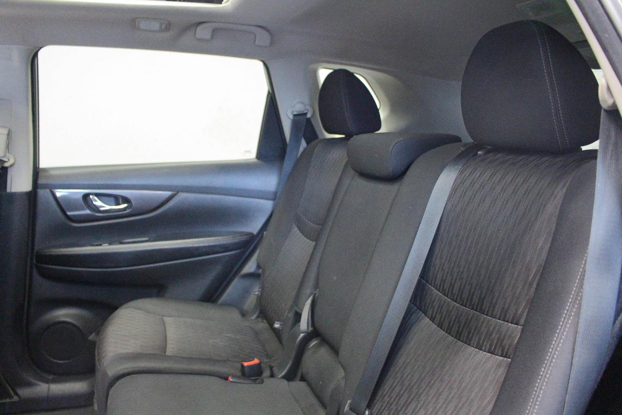 2019 Nissan Rogue SV HEATED SEATS/STEERING WHEEL - NAVIGATION - CD PLAYER Photo