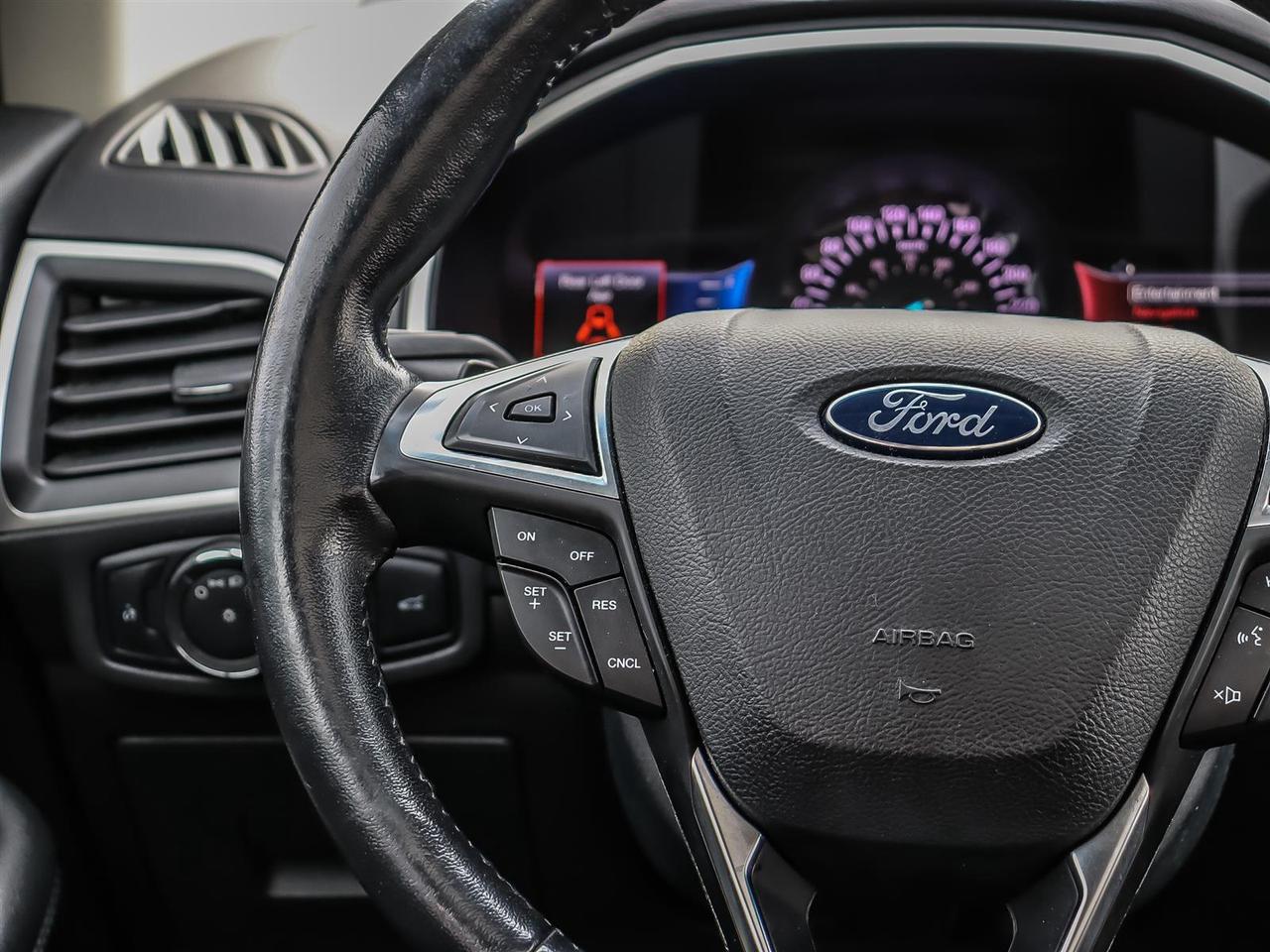 2017 Ford Edge SEL FWD Photo