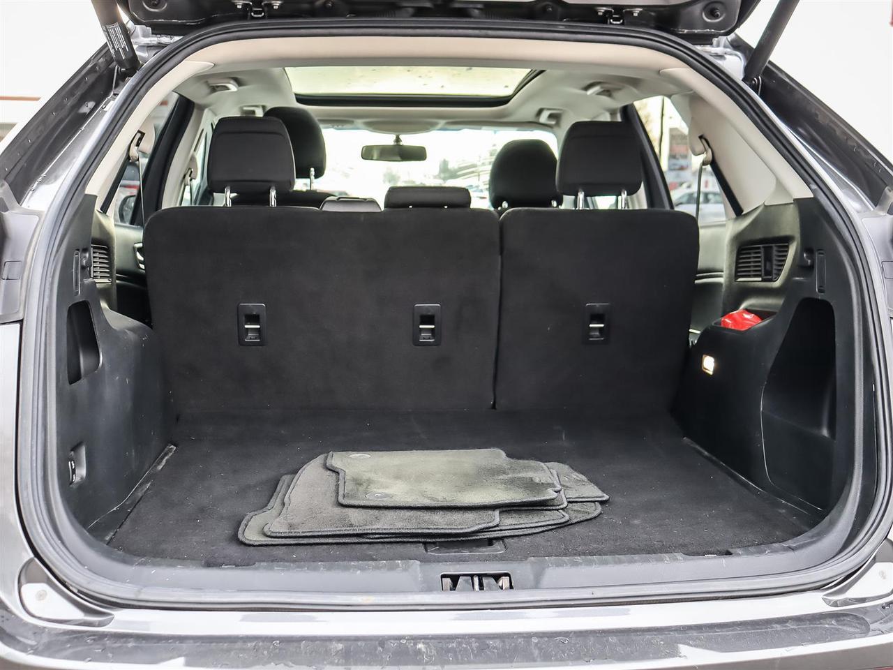 2017 Ford Edge SEL FWD Photo