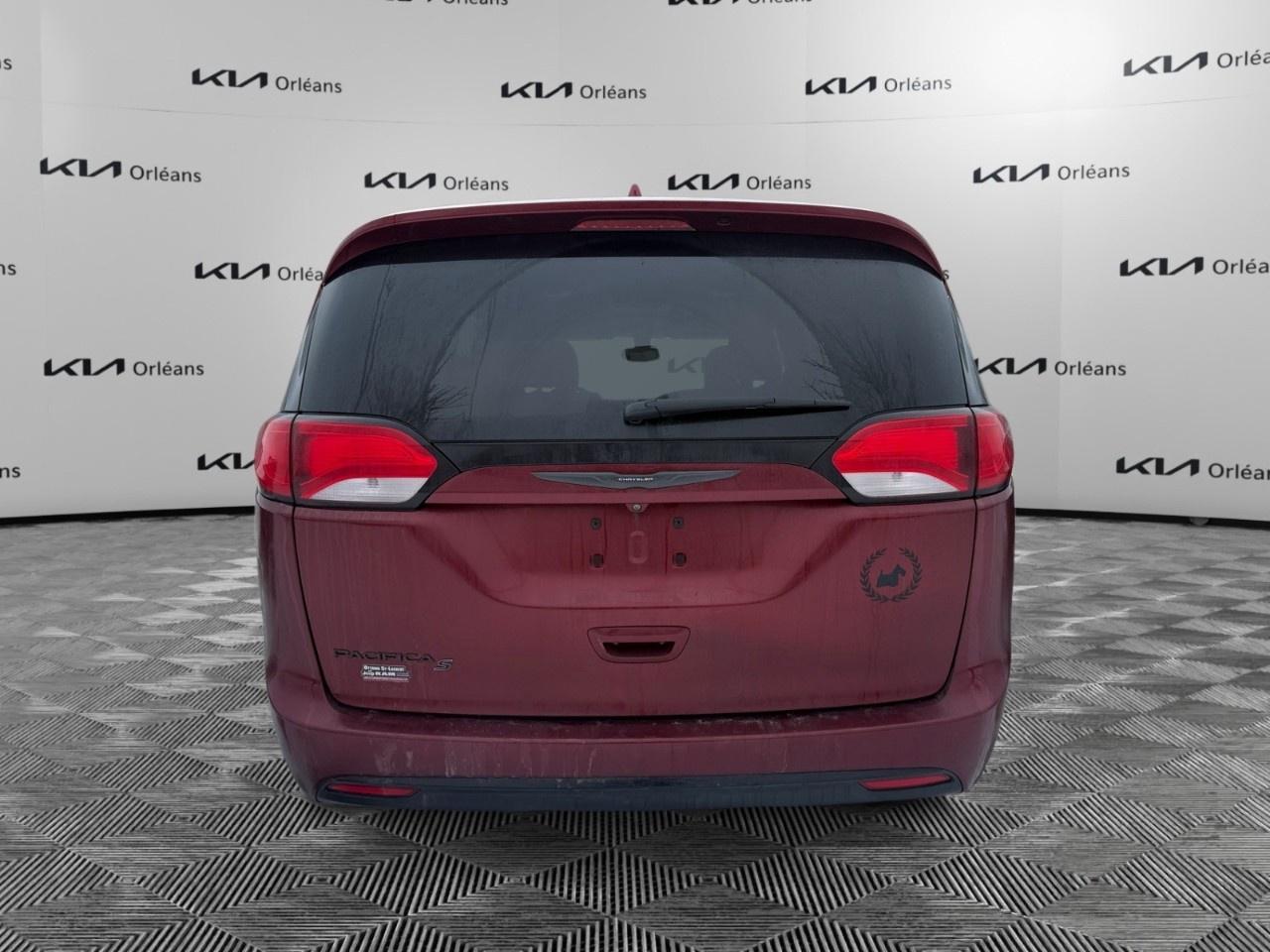 2019 Chrysler Pacifica Touring Plus 2WD Photo