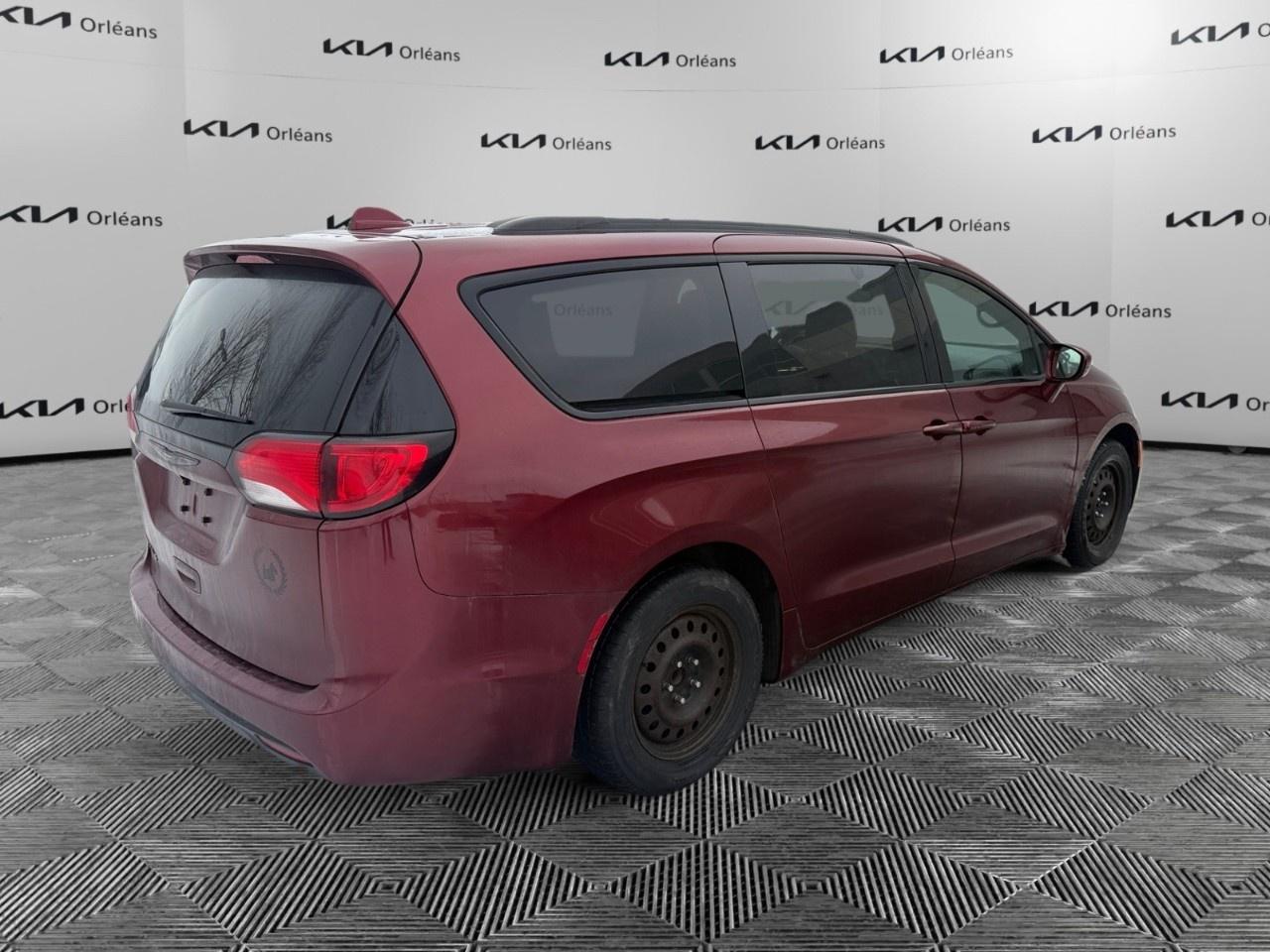 2019 Chrysler Pacifica Touring Plus 2WD Photo