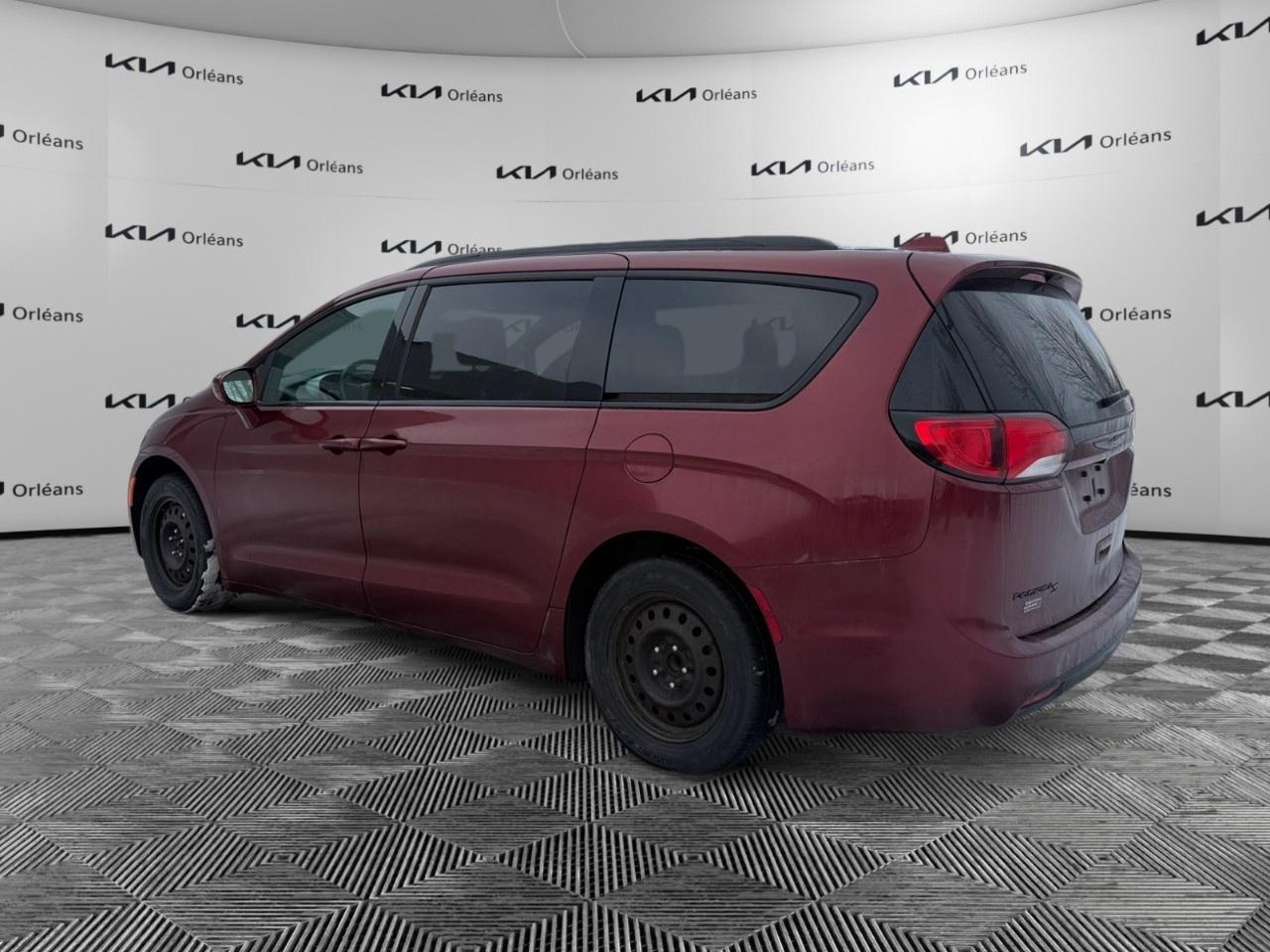 2019 Chrysler Pacifica Touring Plus 2WD Photo2