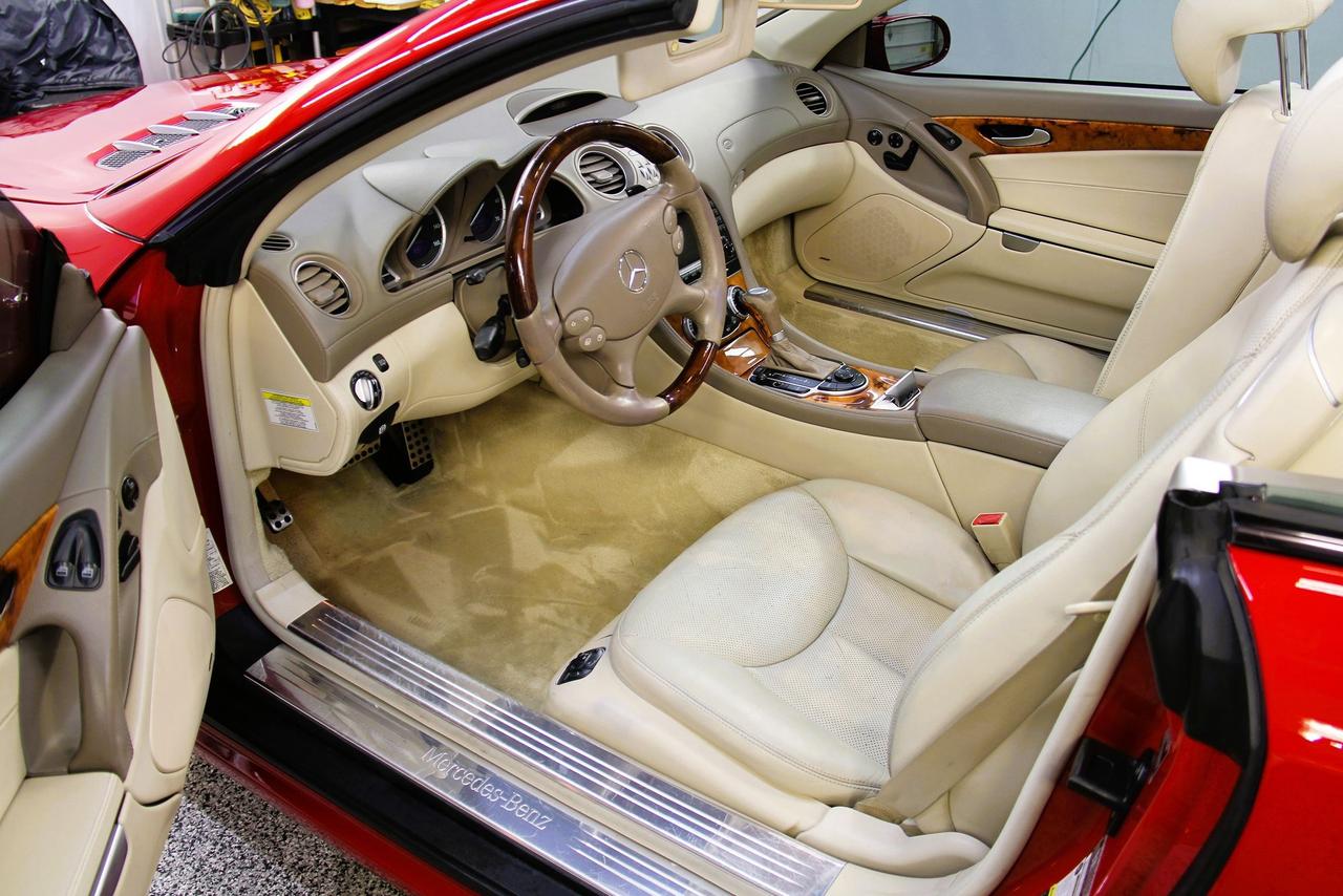 2008 Mercedes-Benz SL-Class 5.5L V8 SL CONVERTBLE WITH GLASS PANO ROOF Photo