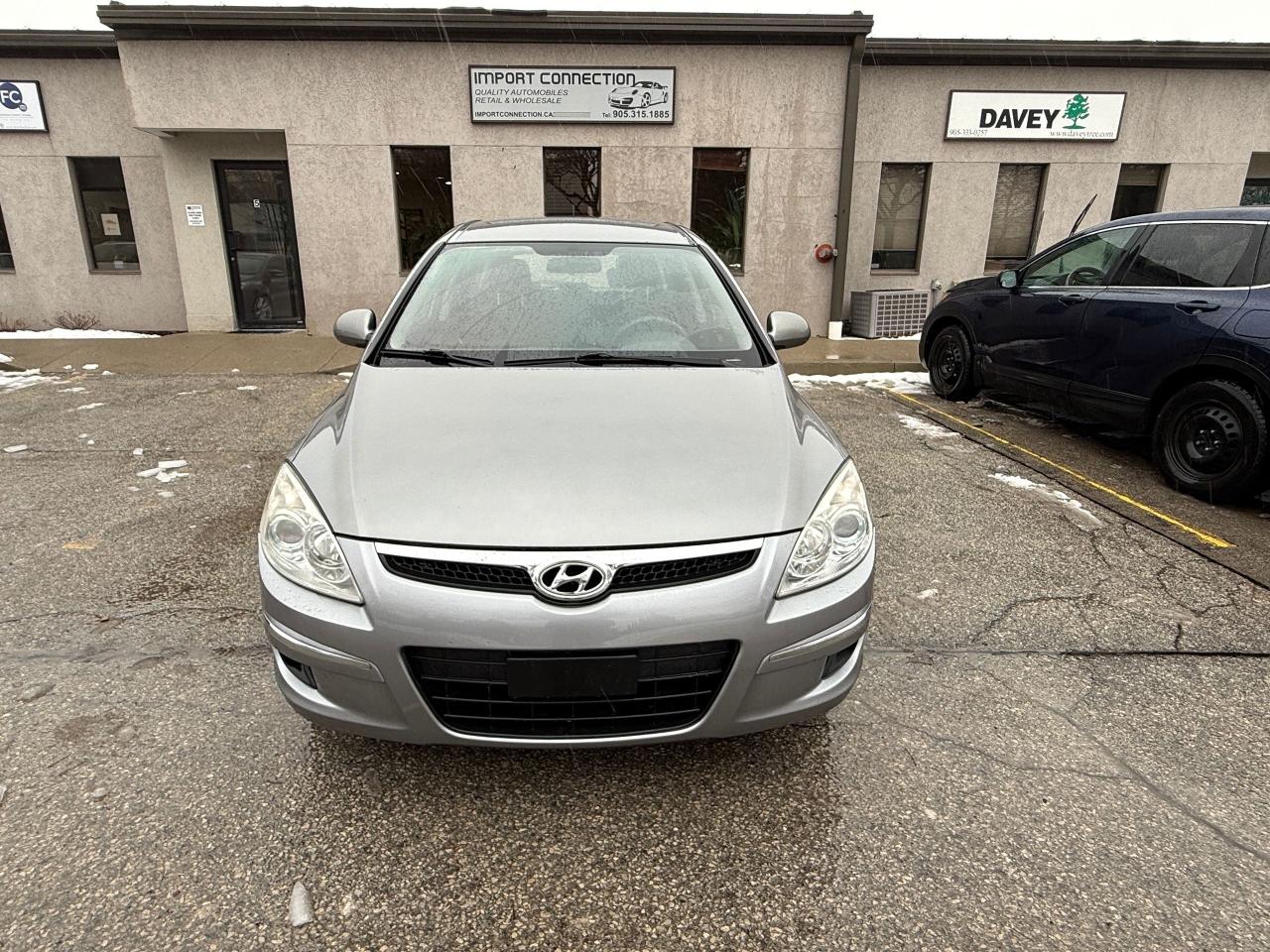 2011 Hyundai Elantra Touring 5 SPD. LOW MILEAGE! SERVICE RECORDS! CERTIFIED ! Photo