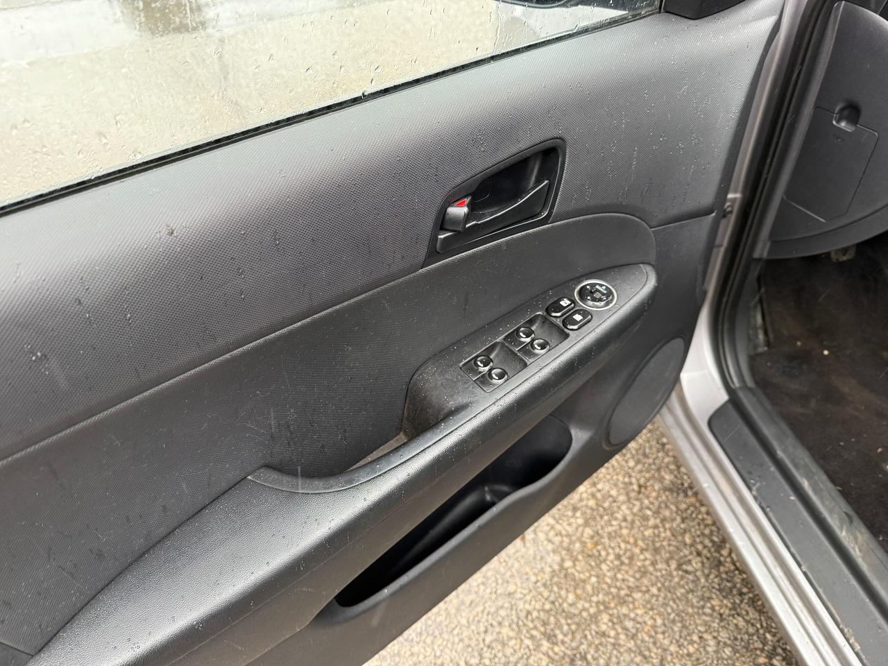 2011 Hyundai Elantra Touring 5 SPD. LOW MILEAGE! SERVICE RECORDS! CERTIFIED ! Photo