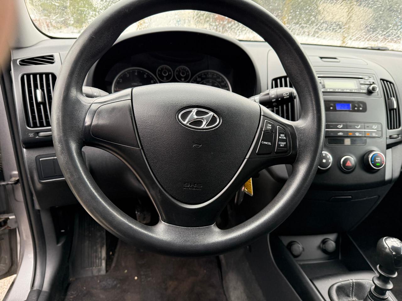 2011 Hyundai Elantra Touring 5 SPD. LOW MILEAGE! SERVICE RECORDS! CERTIFIED ! Photo