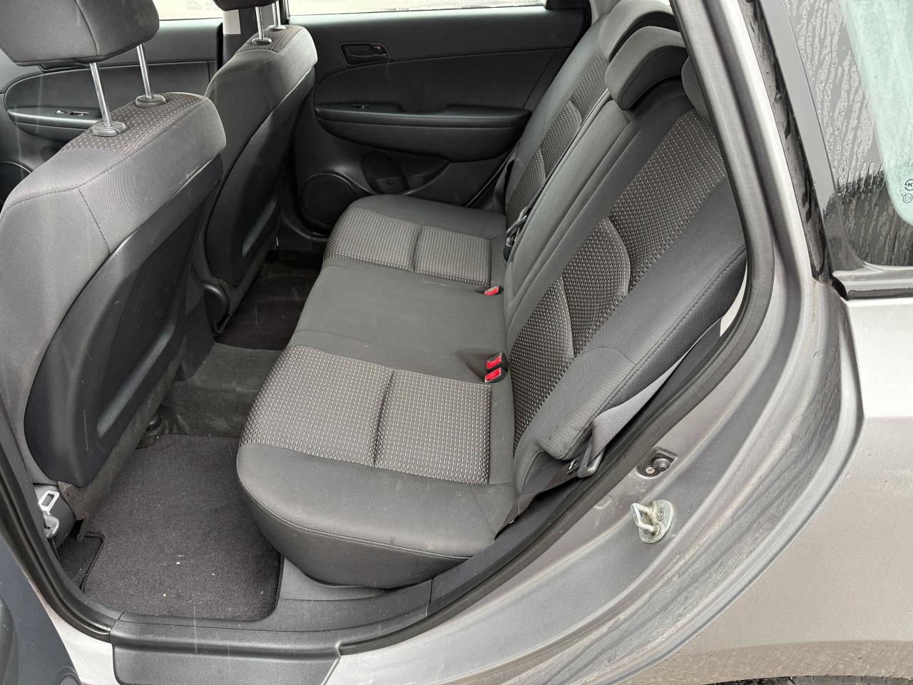 2011 Hyundai Elantra Touring 5 SPD. LOW MILEAGE! SERVICE RECORDS! CERTIFIED ! Photo