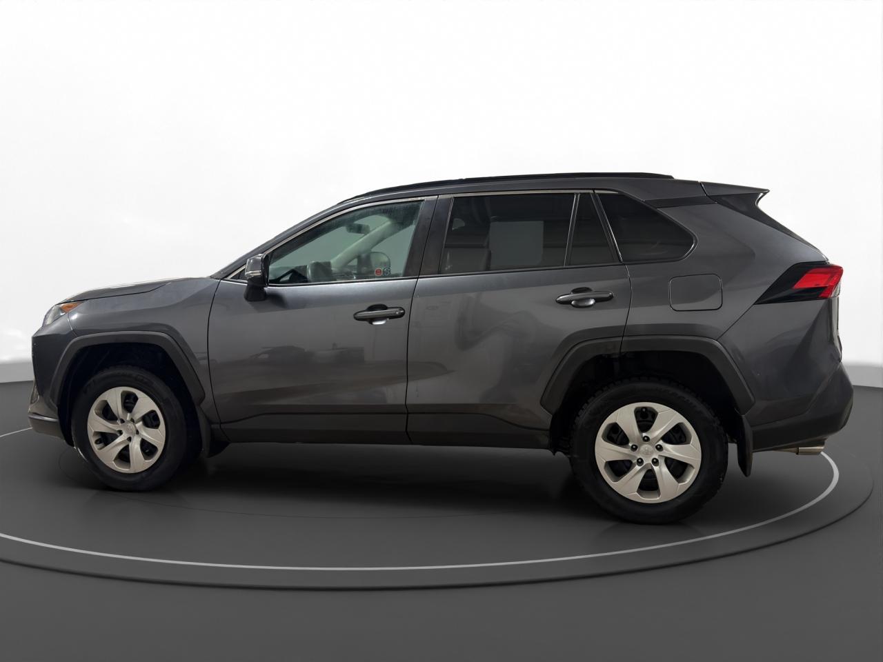 2019 Toyota RAV4 FWD LE Photo3