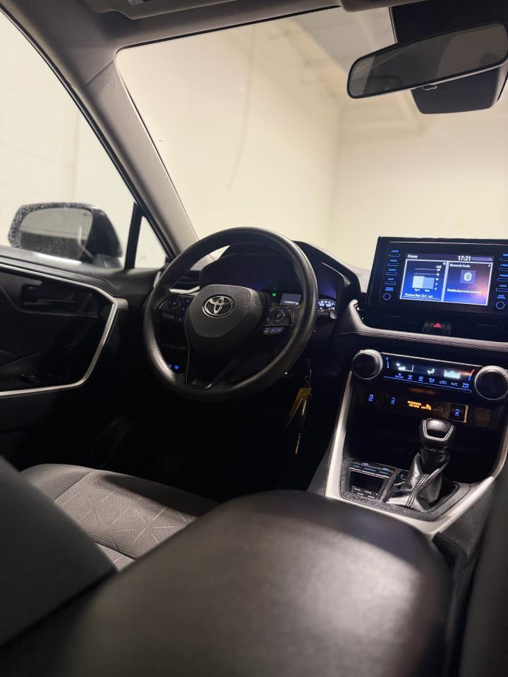 2019 Toyota RAV4 FWD LE Photo